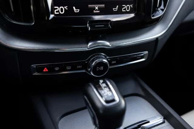 Volvo XC60 (2017) thumbnail 47
