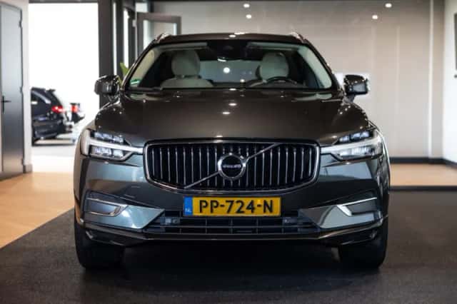 Volvo XC60 (2017) thumbnail 8