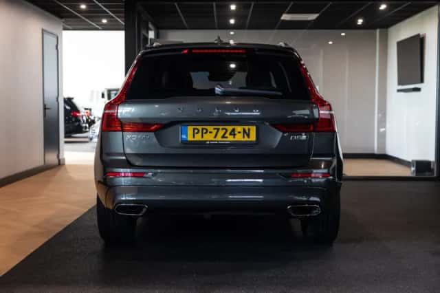 Volvo XC60 (2017) thumbnail 10