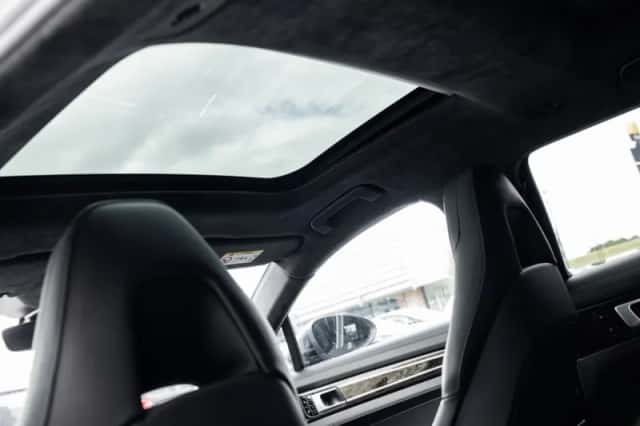 Porsche Panamera (2018) thumbnail 29