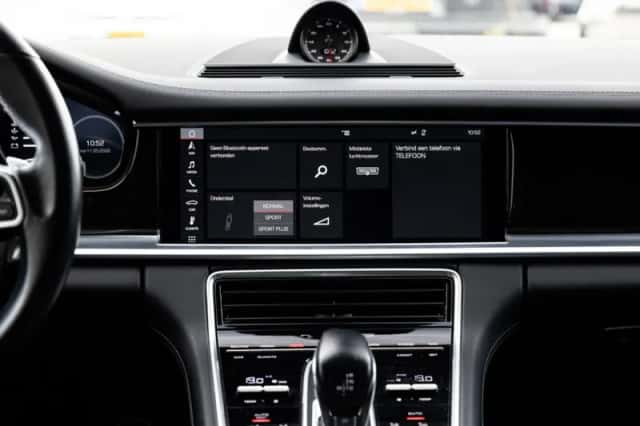 Porsche Panamera (2018) thumbnail 32