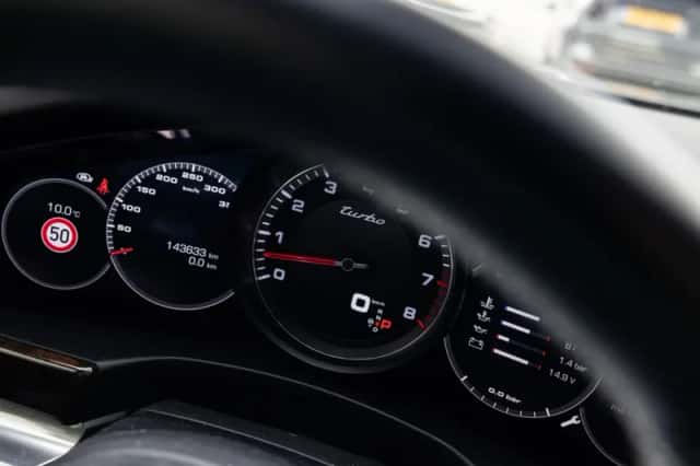 Porsche Panamera (2018) thumbnail 38