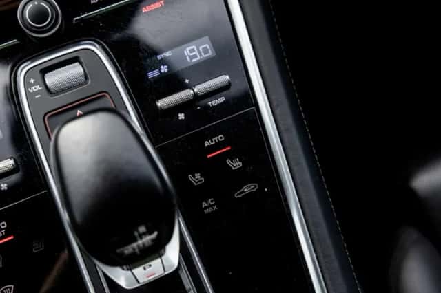 Porsche Panamera (2018) thumbnail 50