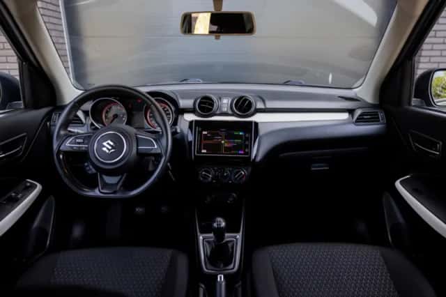 Suzuki Swift (2019) thumbnail 2