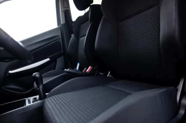 Suzuki Swift (2019) thumbnail 4