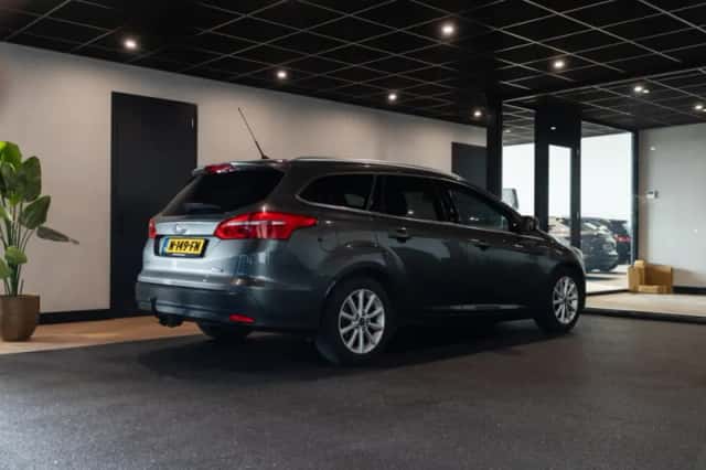 Ford Focus (2015) thumbnail 3