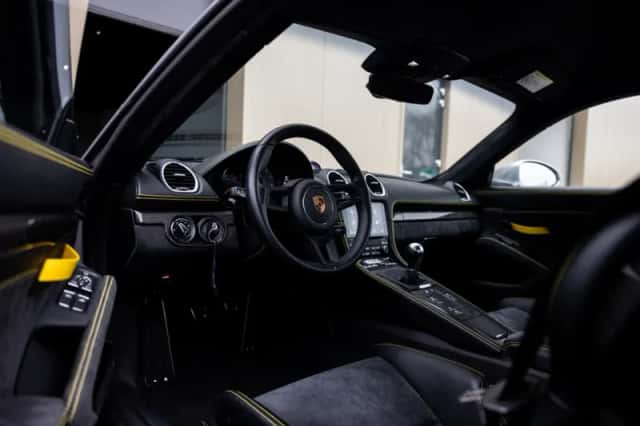 Porsche 718 (2019) thumbnail 2
