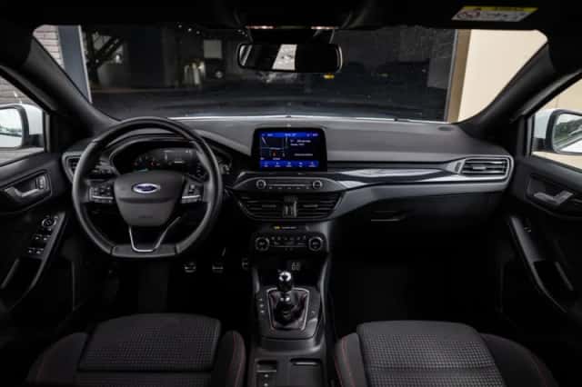 Ford Focus (2021) thumbnail 2