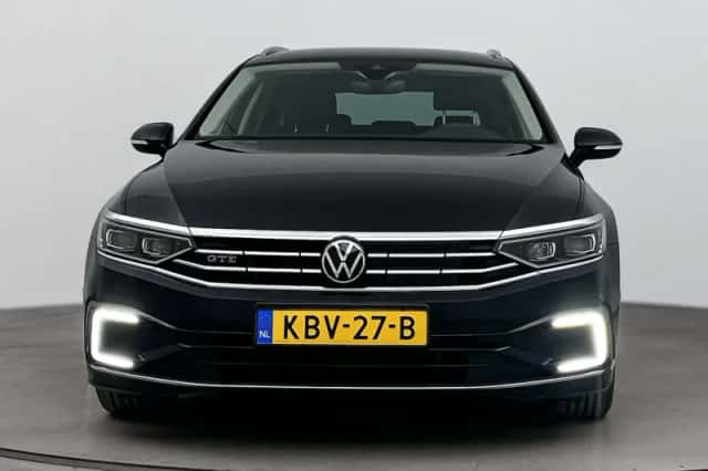 Volkswagen Passat (2023) thumbnail 5