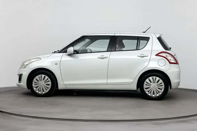 Suzuki Swift (2015) thumbnail 3