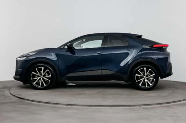 Toyota C-HR (2025) thumbnail 3