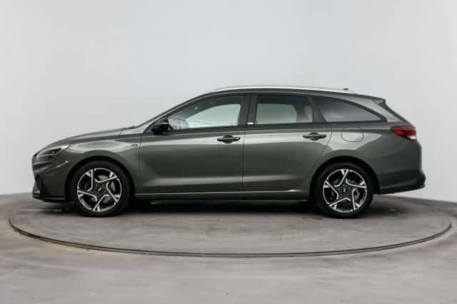 Hyundai i30 (2022) thumbnail 3