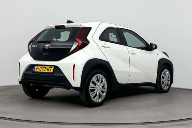 Toyota Aygo (2022) thumbnail 2