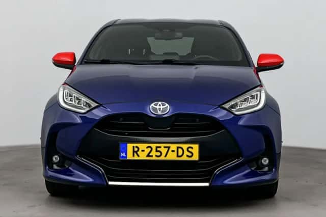 Toyota Yaris (2021) thumbnail 4