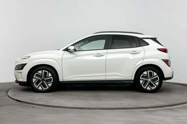 Hyundai Kona (2021) thumbnail 3