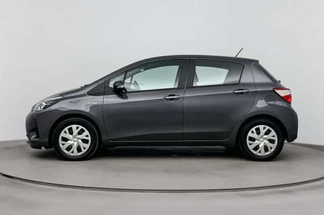 Toyota Yaris (2019) thumbnail 3