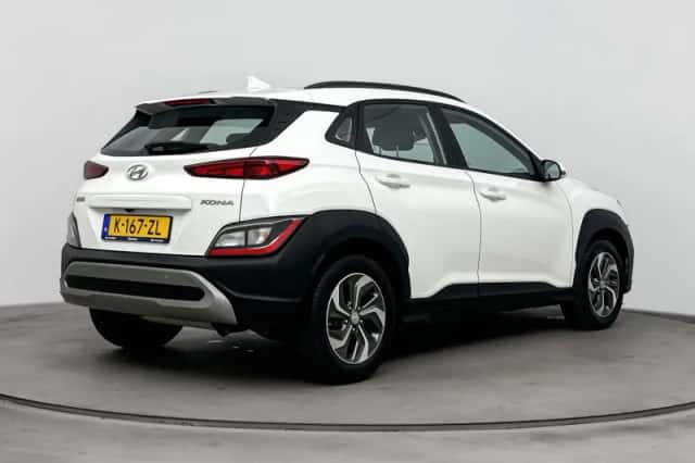 Hyundai Kona (2021) thumbnail 2