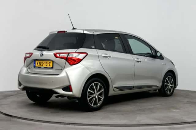 Toyota Yaris (2020) thumbnail 2