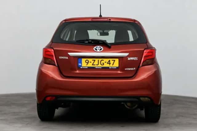 Toyota Yaris (2015) thumbnail 5