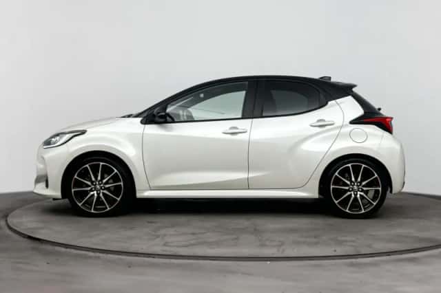 Toyota Yaris (2022) thumbnail 3