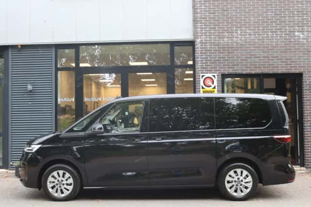 Volkswagen Multivan (2023) thumbnail 3
