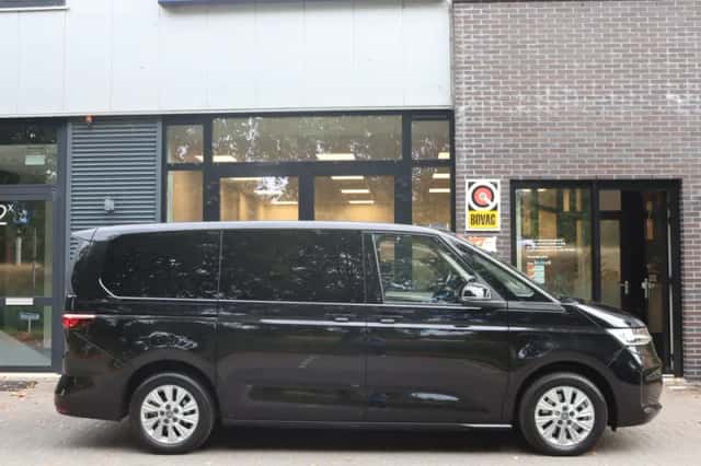 Volkswagen Multivan (2023) thumbnail 4