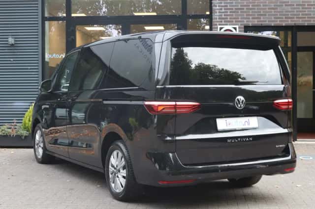 Volkswagen Multivan (2023) thumbnail 6