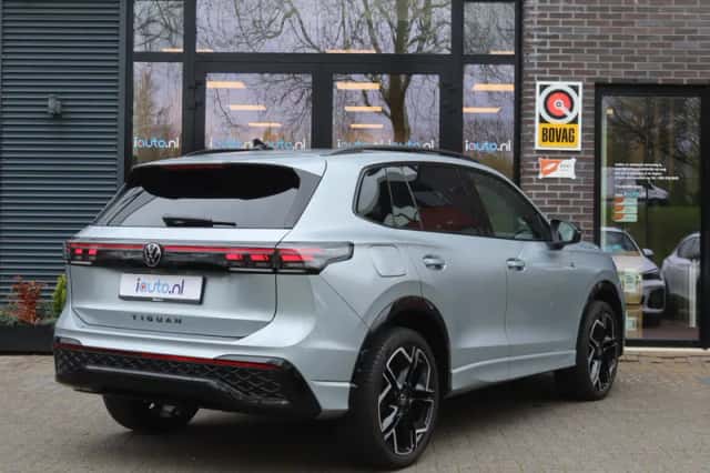 Volkswagen Tiguan (2025) thumbnail 2
