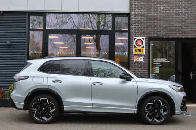 Volkswagen Tiguan (2025) thumbnail 4