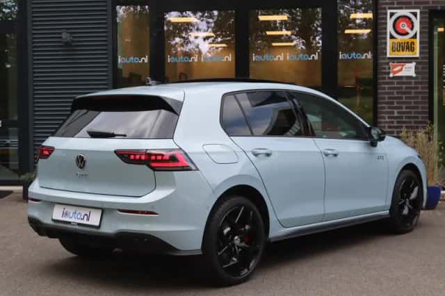 Volkswagen Golf (2025) thumbnail 2