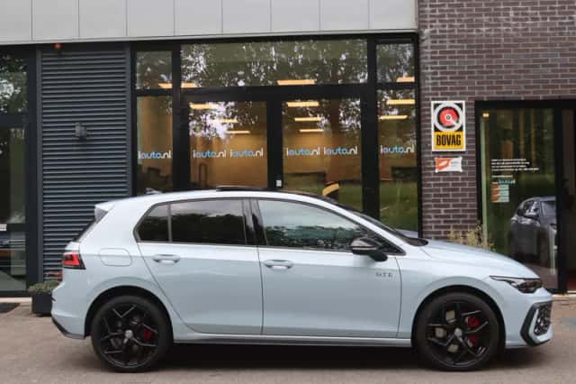 Volkswagen Golf (2025) thumbnail 4