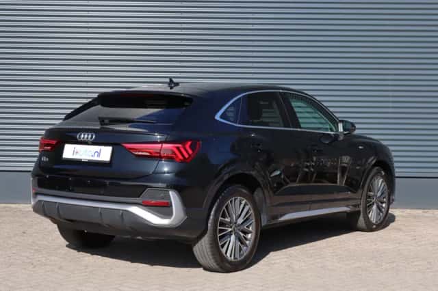 Audi Q3 (2021) thumbnail 2