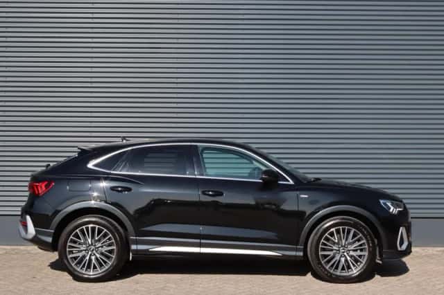 Audi Q3 (2021) thumbnail 4
