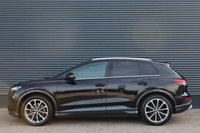 Audi Q4 e-tron (2021) thumbnail 3