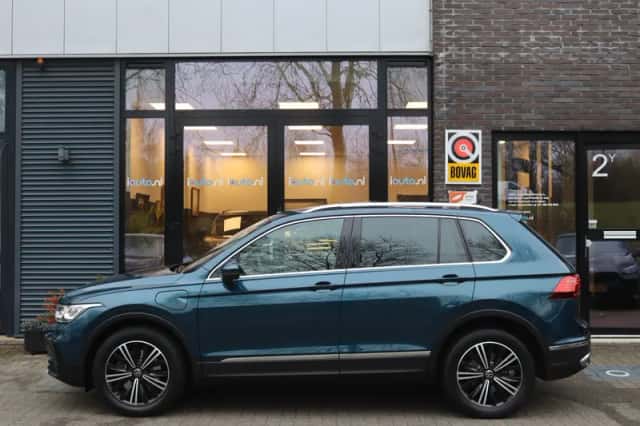 Volkswagen Tiguan (2021) thumbnail 3