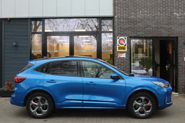 Ford Kuga (2024) thumbnail 4