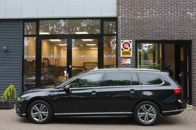 Volkswagen Passat (2019) thumbnail 3