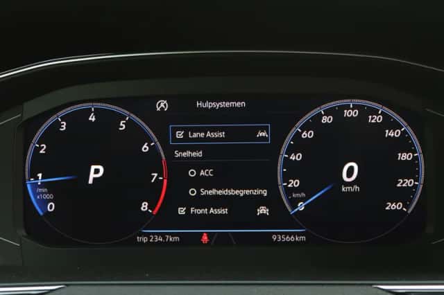 Volkswagen Passat (2019) thumbnail 21
