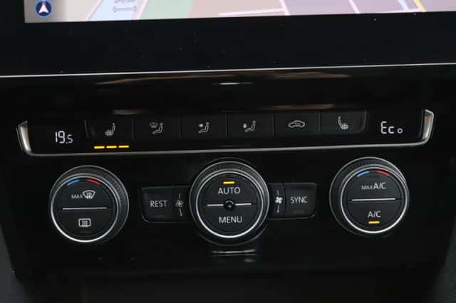 Volkswagen Passat (2019) thumbnail 23