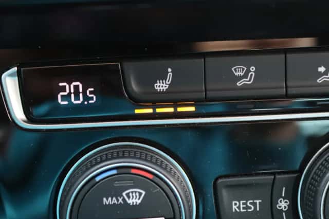 Volkswagen Passat (2019) thumbnail 24