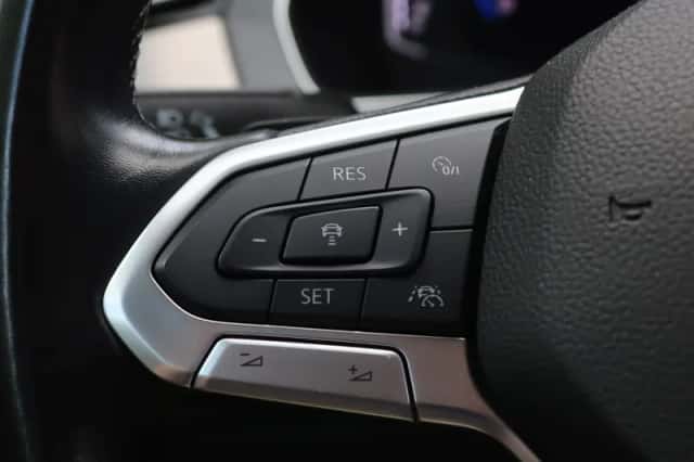 Volkswagen Passat (2019) thumbnail 25