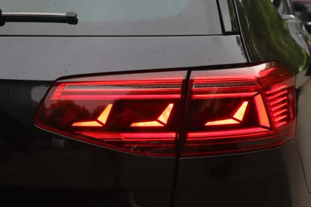 Volkswagen Passat (2019) thumbnail 35