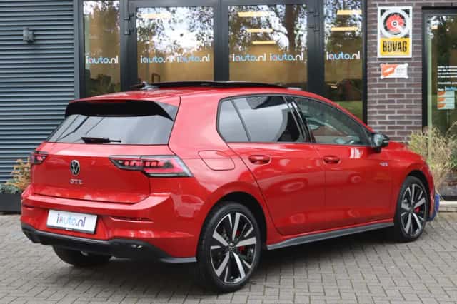 Volkswagen Golf (2025) thumbnail 2