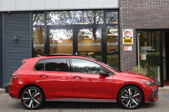 Volkswagen Golf (2025) thumbnail 4