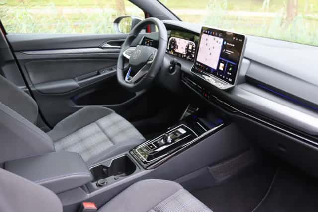 Volkswagen Golf (2025) thumbnail 9
