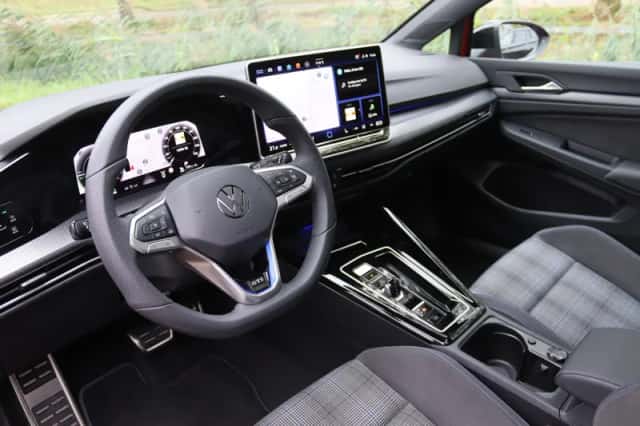Volkswagen Golf (2025) thumbnail 10