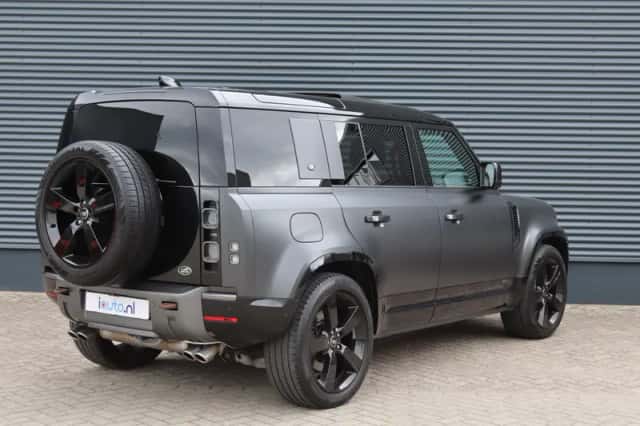 Land Rover Defender (2023) thumbnail 2