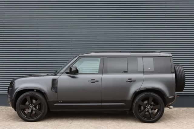 Land Rover Defender (2023) thumbnail 3