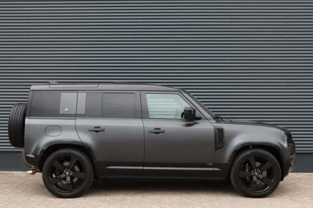 Land Rover Defender (2023) thumbnail 4