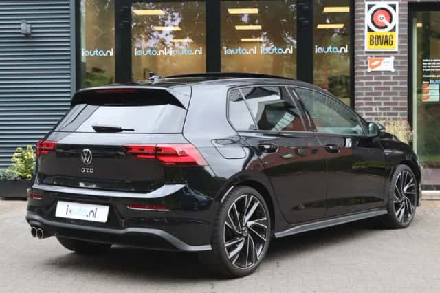 Volkswagen Golf (2024) thumbnail 2